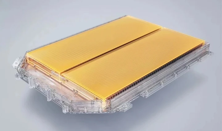 Zeekr svela la nuova batteria LFP che si ricarica di 500 km in 15 minuti
