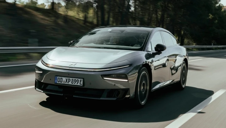 Xpeng P7+, l'auto elettrica che si ricarica dal 10 all'80% in 12 minuti