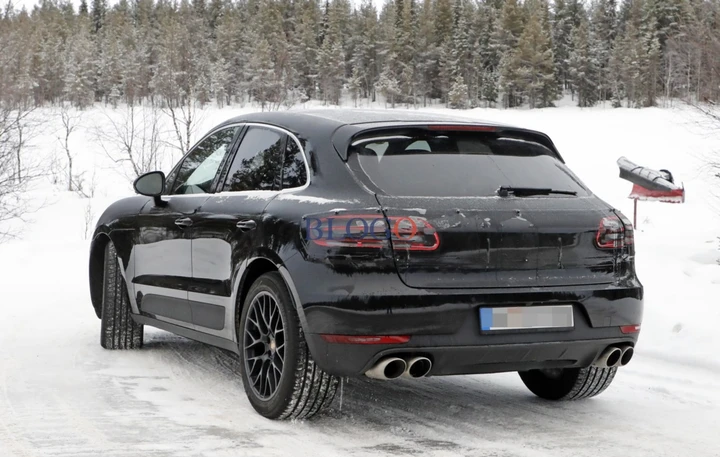 Porsche Macan 2017: foto spia del facelift