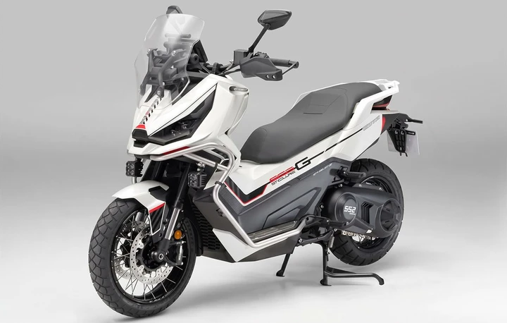 Zontes 552G, il maxi scooter adventure sale a 52 CV