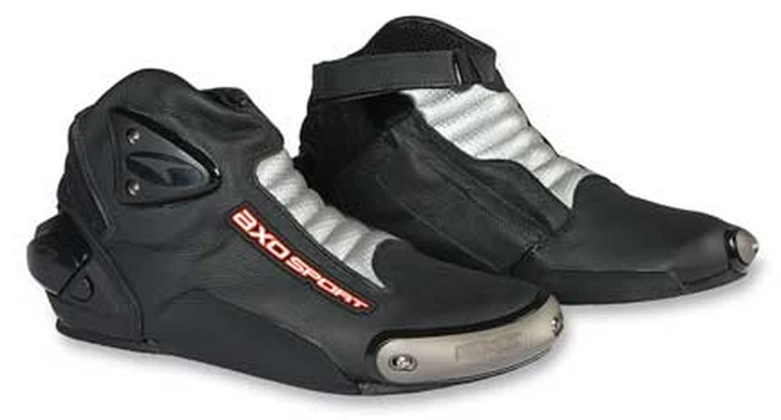 AXO presenta la scarpa da minimoto