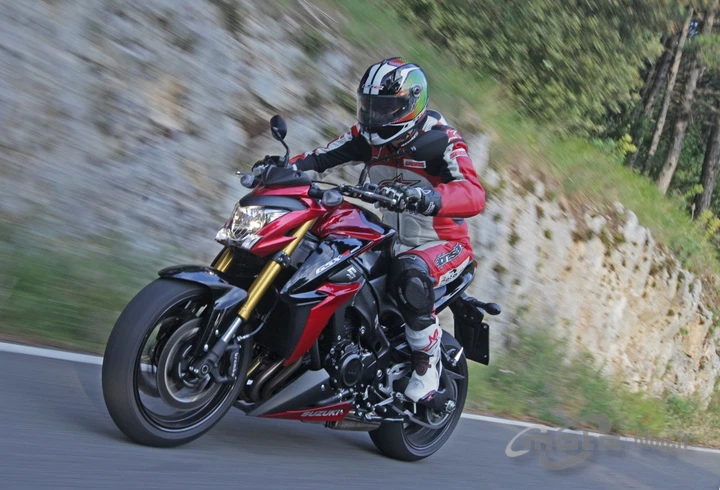 Suzuki GSX-S 1000 ABS 2015: il nostro test in pista e su strada
