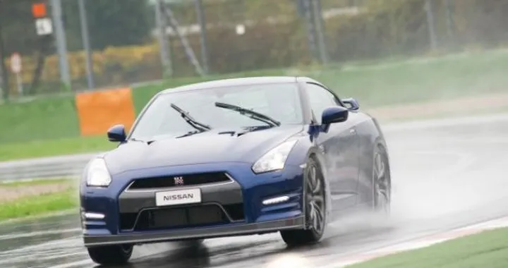 Nissan GT-R MY 2011: il test di Autoblog in pista ad Imola