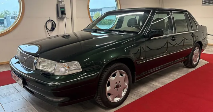 Questa Volvo S90 ha percorso appena 2.218 km in 28 anni: ora è all'asta