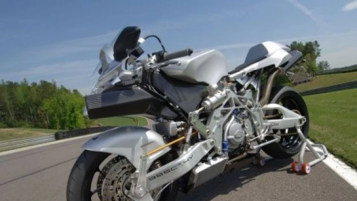 Vyrus 987 C3 4V Supercharged: semplicemente mostruosa