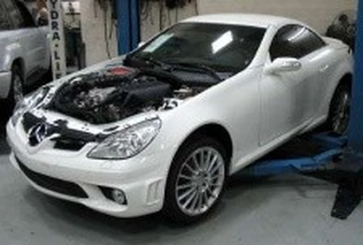Una Mercedes SLK con il motore della SLR