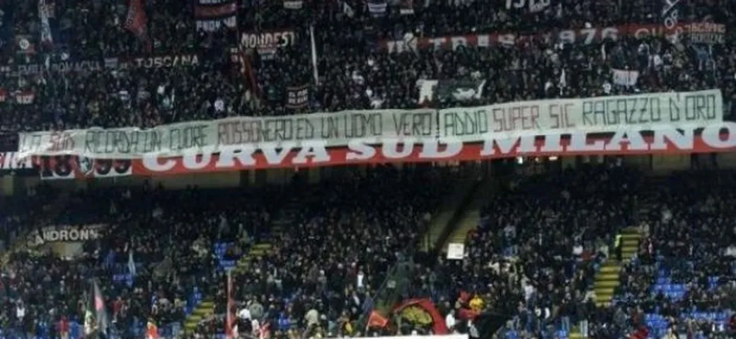 L'ultimo saluto a Marco in diretta TV e web. A Milano anche la curva sud celebra SuperSic