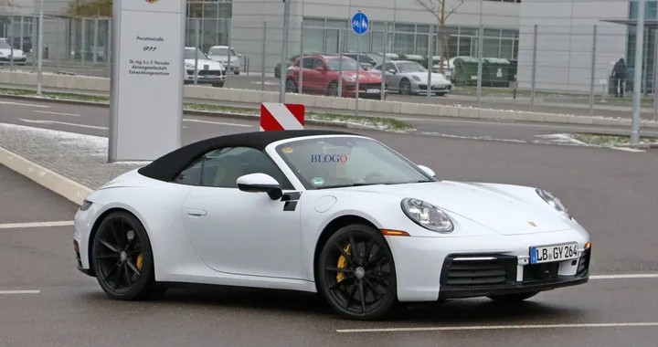 Porsche 911 cabrio: foto spia sua strada