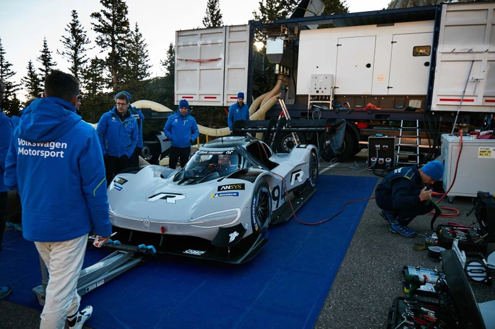 Volkswagen Pikes Peak: le sfide nel ricaricare le batterie
