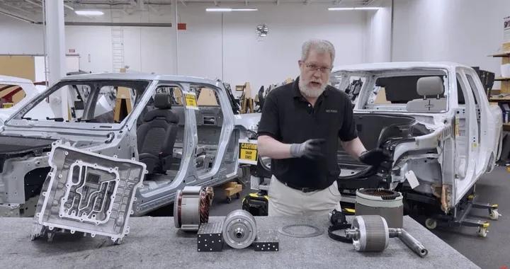 Perché Tesla ha una filosofia diversa: parola di meccanico