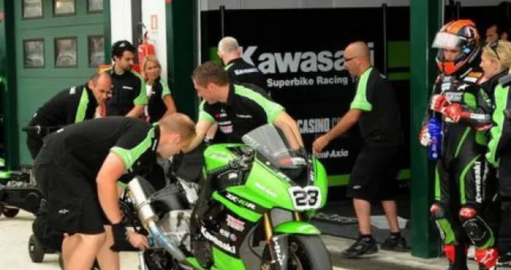 WSBK: Kawasaki al lavoro anche ad agosto. Broc Parkes, "la moto ha fatto passi da gigante"
