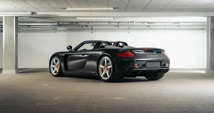 Porsche Carrera GT: asta RM Sotheby’s celebra l’ultima supercar analogica