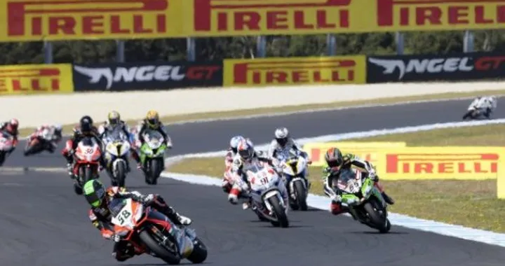 WSBK, Phillip Island: debutto positivo per le Pirelli da 17"