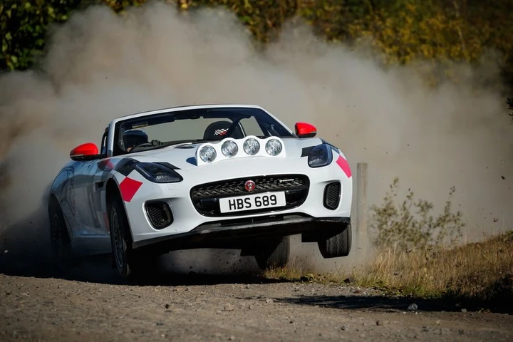 Jaguar F-Type Rally: due Giaguari in off-road