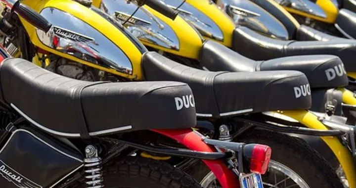 Bollo per le moto storiche: le agevolazioni, quanto si paga e come funziona l’esenzione