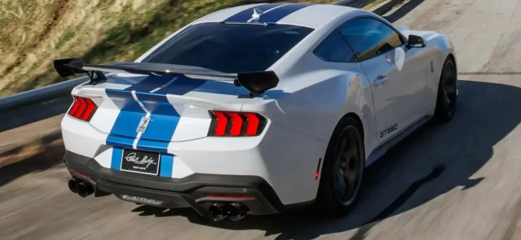 Il ritorno della Shelby Mustang GT350, potenza bruta