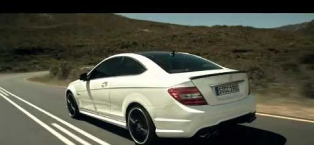 Chi è più sexy? La 848 Evo, la C63 AMG Coupé, la bionda o il ganzo?