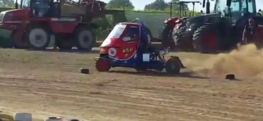 Video: gara su sterrato con Apecar elaborate