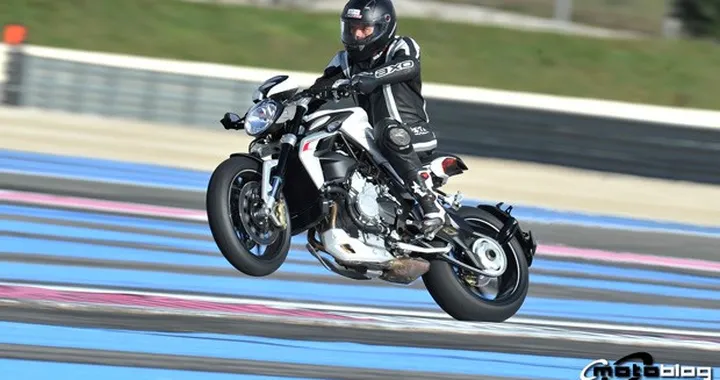 MV Agusta Brutale 800 Dragster: Open Day e Test Ride il 22 e 23 marzo