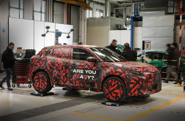Alfa Romeo Milano: pubblicate nuove immagini del SUV che debutterà il 10 aprile