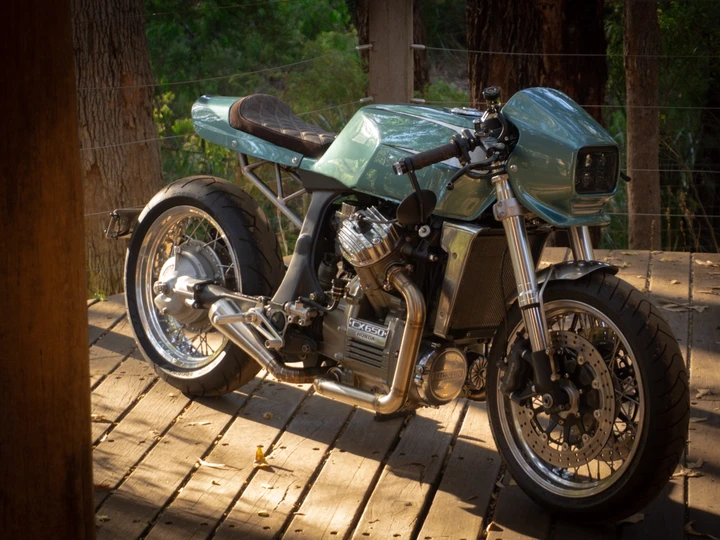 Honda CX650 Cafe Racer: il restauro moderno tra stampa 3D e artigianato