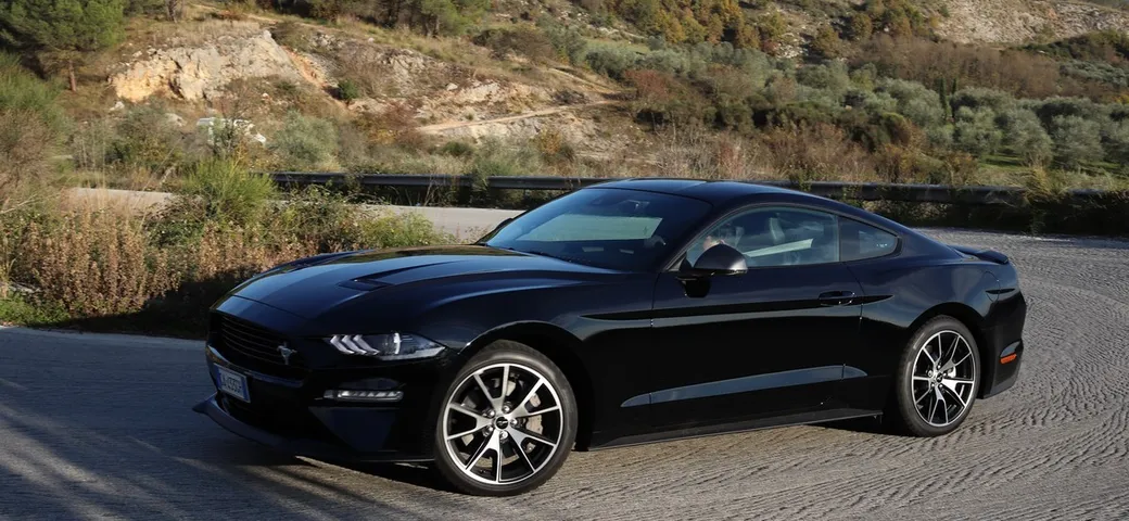 Ford Mustang 2.3 EcoBoost: la prova su strada