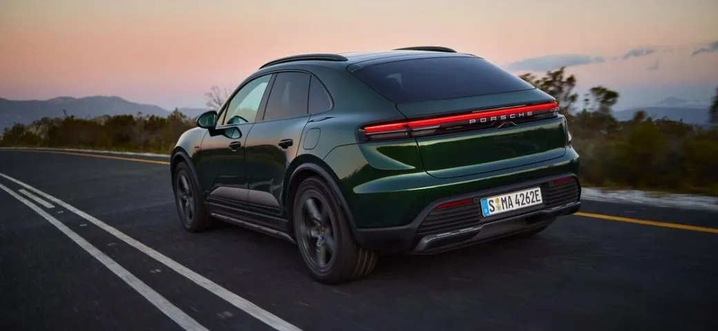 Porsche non si arrende e prepara un SUV con motore termico entro il 2030