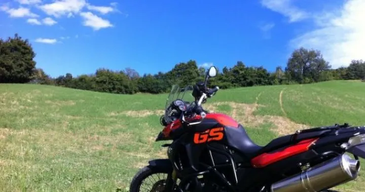 Foto del giorno: BMW F800GS tra le colline reggiane