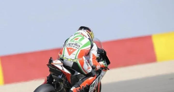 Max Biaggi: "l'incognita è la durata delle gomme". Leon Camier: "ora il feeling è buono"