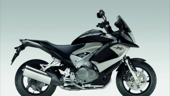 Honda 2011: inusuale, trasversale, Crossrunner