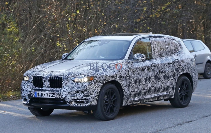 Nuova BMW X3: foto spia su strada