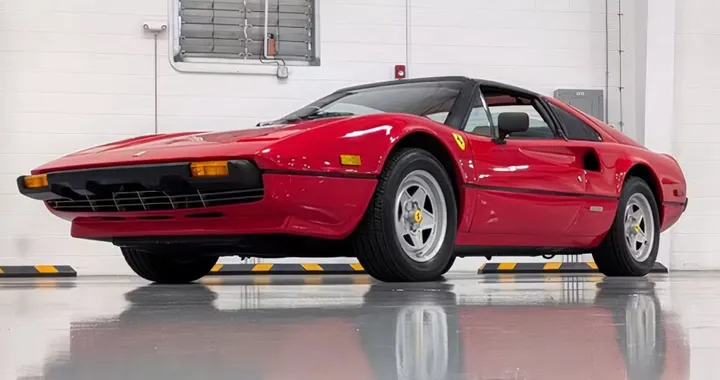 Ferrari 308 GTS di Magnum P.I. all'asta a Palm Beach