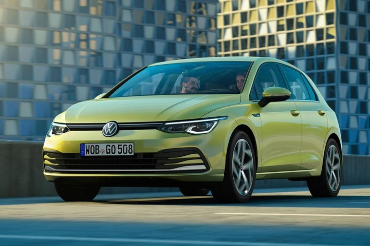 Nuova Volkswagen Golf 8: sfuggite le prime immagini ufficiali