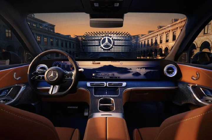 Nuovo Mercedes-Benz GLC, uno sguardo ai futuristici interni