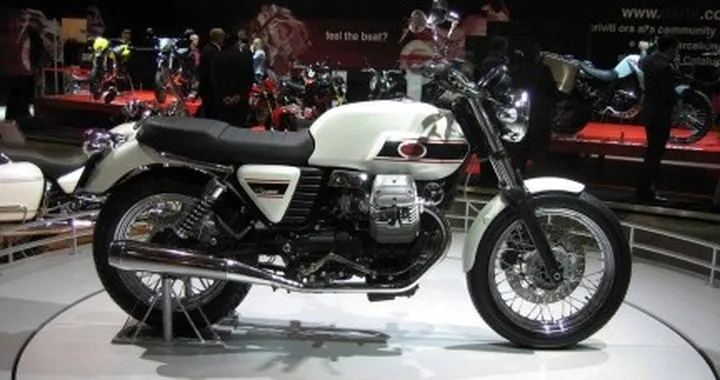 Moto Guzzi V7 Classic - Foto e dati ufficiali