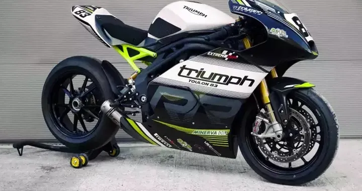 Triumph Speed Triple: S2 Concept svela il kit che la trasforma in una moto da pista