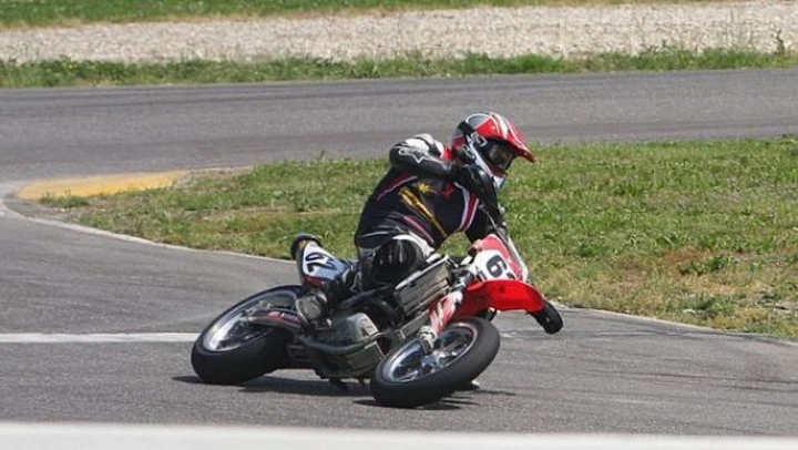 Scatto in Corsa: Supermotard e Motocross