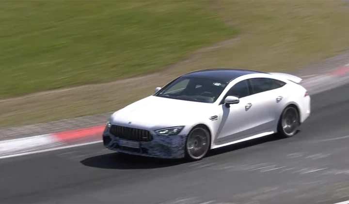 Mercedes-AMG GT 73e: i suoi 800 CV si scatenano al Nurburgring [Video]