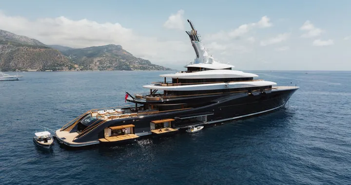 Breakthrough arriva all'Isola d'Elba, il superyacht a idrogeno da 650 milioni