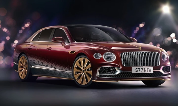 Bentley Flying Spur V8: quest’anno, Babbo Natale arriva in “Reindeer Eight”
