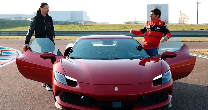 Zlatan Ibrahimovic prova la Ferrari 296 GTB a Fiorano [Video]