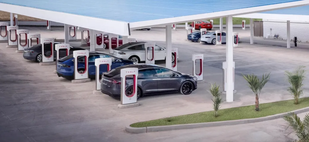 Tesla Supercharger aperti a tutti: parte la sperimentazione