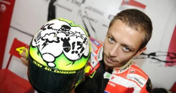 MotoGP, i "soliti" tre moschettieri. Stavolta Lorenzo detta la legge del più forte. Scintille Sic-Dovi. Rossi show