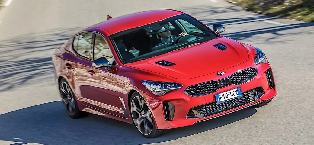 Kia Stinger GT e GT Line: primo contatto su strada e in pista.