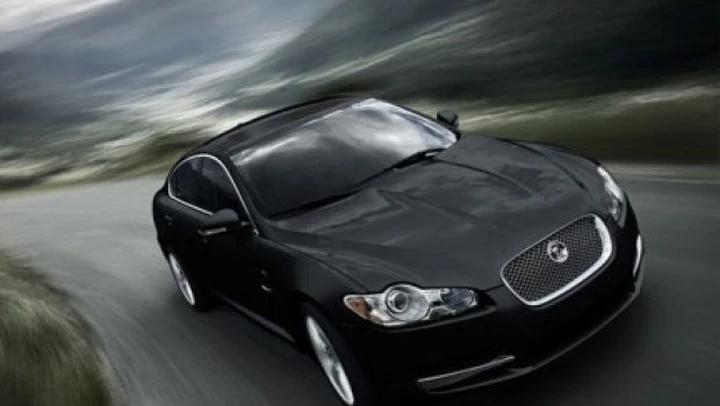 Foto ufficiali della Jaguar XF Supercharged: 5 litri per 470 Cv
