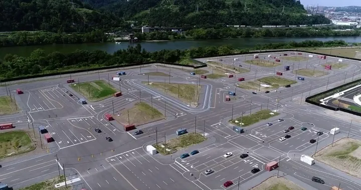 Guida autonoma: Uber, una falsa città per i test [Video]