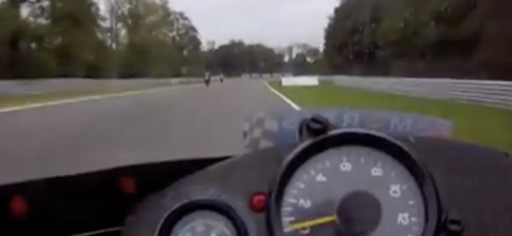 Video onboard su una Yamaha TZ 350: finale con grippaggio!