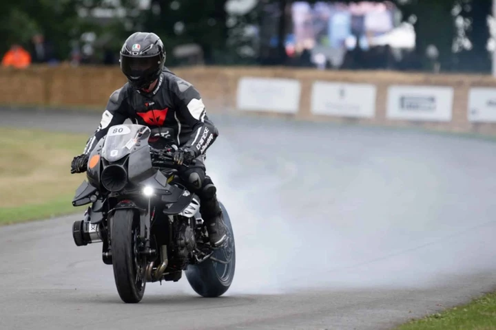Triumph Speed Triple 1200 RR: la moto da strada più estrema di sempre con 400 CV