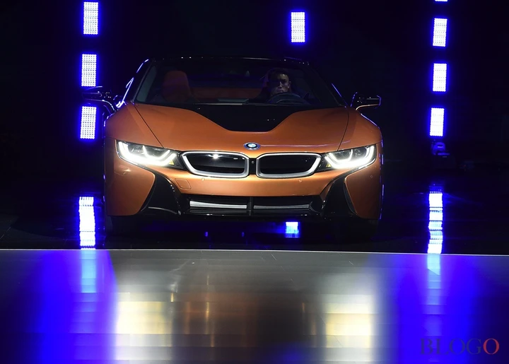 BMW i8 Roadster ibrida plug in al Salone di Los Angeles