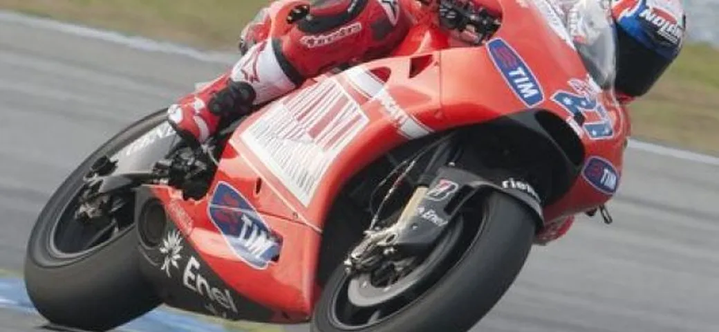 MotoGP: Stoner a razzo, Hayden in ripresa dopo l'intervento al braccio